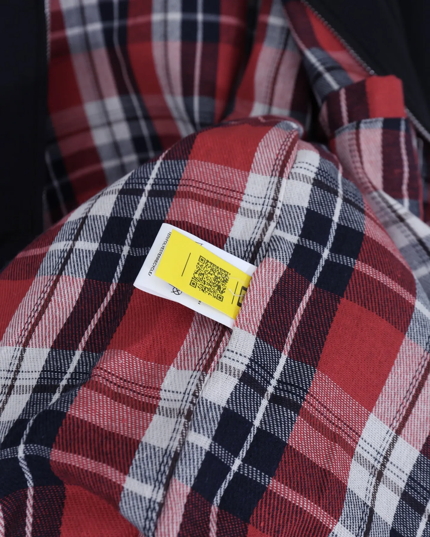 P310 Correct version Top quality replica Ralph Lauren Reversible Veteran Harrington Jacket with Pony Lapel Embroidery Reversible Ralph Lauren hot season jacket 🔥New product jacket. Work and live at the same time. Classic Harrington Jacket style. Versatile on one side, classic on the other, retro on the other side, fashionable, reversible. Wear casually. Made of combed cotton twill, navy plaid knitted fabric, elasticated at the hem of the cuffs. The splicing of double-sided fabrics is not exposed, and the workmanship is tedious and elegant. Three-label washing is set on the inside of the pocket. The entire shoulder and sleeves are all double-pressed. Customized hardware roller pullers. Metal zippers. Fine embroidery on the chest. The details are exquisite. All accessories are 1:1. Even the size stickers are original. This autumn, a jacket that continues the original texture and charm of Ralph Lauren and has a more fashionable and retro feel. Couple style. Quality recommendation! Color: Black White Size: S-XL